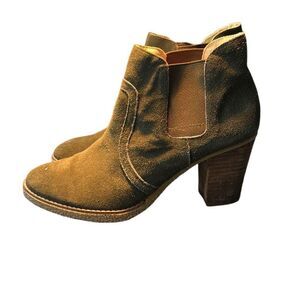 GAP Women's olive green Slip On Leather Chelsea Heel Wedge Booties Size 9
